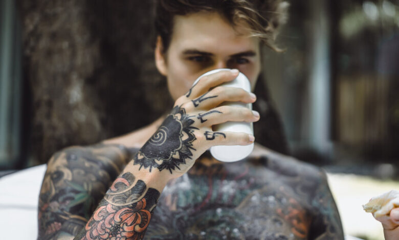 Tatuaje invisible con tinta fotocrómica PhotoTat