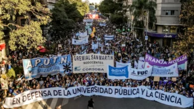 Concentración de la Marcha Federal Universitaria en el Monumento del Centenario de la Reforma Universitaria, Ciudad Universitaria, Córdoba