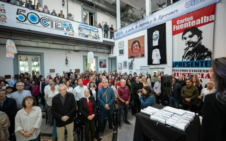 Acto de asunción de la nueva Junta Ejecutiva de Ctera con dirigentes de la Uepc en la sede de la confederación en Córdoba
