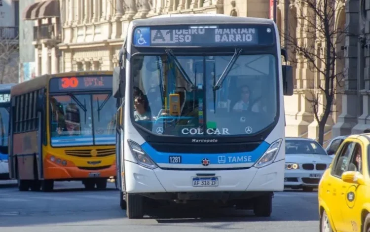 Manifestación de trabajadores de AOITA en una empresa de transporte de Córdoba
