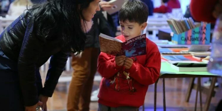 Carpa Malicha Leguizamón durante la Feria del Libro Córdoba 2026, espacio dedicado a las infancias