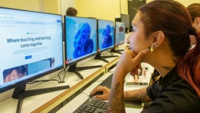 Escuela de la Facultad de Arte y Diseño de la UPC anunciando la Licenciatura en Comunicación