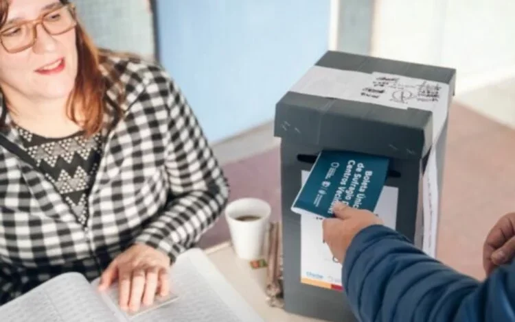 Cartel de la Municipalidad de Córdoba anunciando elecciones en Centros Vecinales