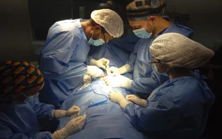 Equipo de videolaparoscopia 4K/NIR del Hospital Niño Jesús durante cirugía pediátrica