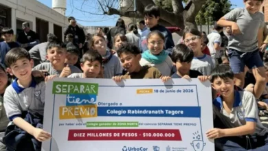 Alumnos de una escuela secundaria de Córdoba separando residuos para el concurso reciclaje