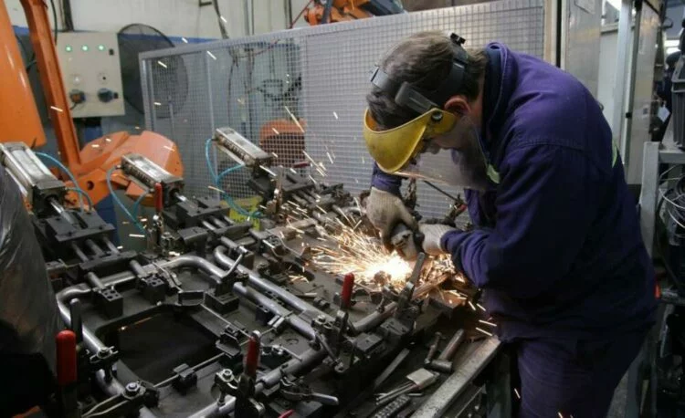 Fábrica de la industria cordobesa con máquinas en pausa