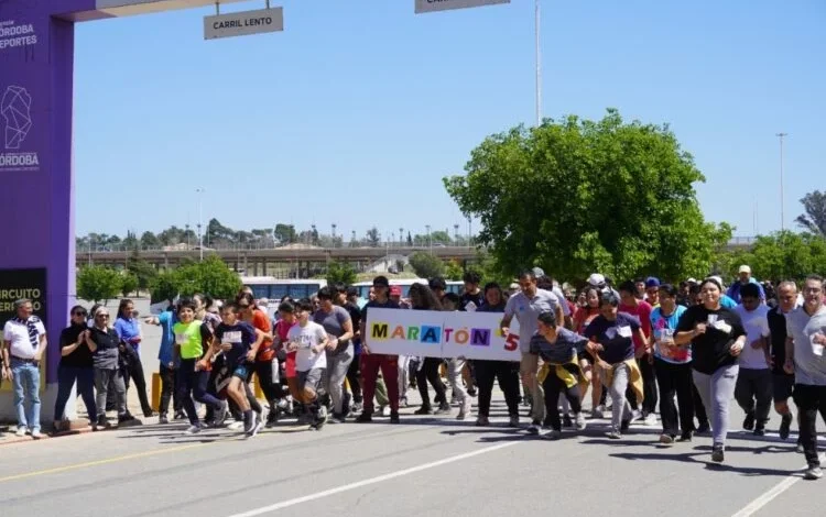 Participantes de Activamente compitiendo en fútbol 7 y maratón en la Facultad de Educación Física de Córdoba