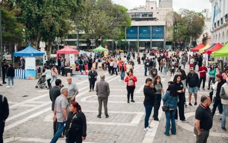 Plaza San Martín kermés salud mental Córdoba 2024