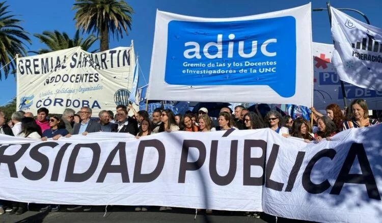 Imagen de la Federación Universitaria de Córdoba durante la marcha