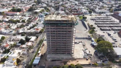 Obra de las torres DÚO en el predio del Córdoba Shopping, vista de la estructura emergente