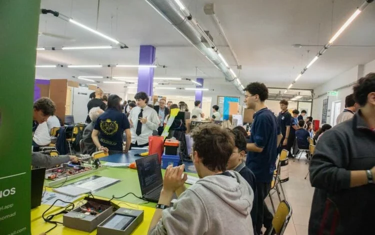 Sala de trabajo del encuentro Educación Productiva en el Instituto Técnico Renault, Córdoba
