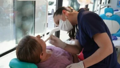 Personal odontológico atendiendo a vecinos en el CPC Rancagua durante la campaña de salud bucal
