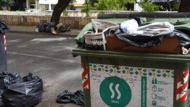 Bolsas de basura acumuladas en la zona de Plaza San Martín, Córdoba