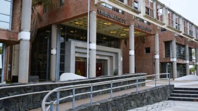 Edificio del juzgado de San Francisco con señal de justicia laboral
