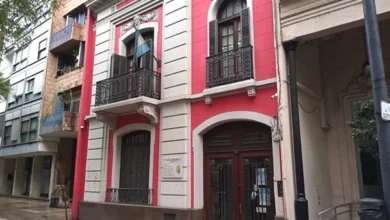 Manifestación de trabajadores de la construcción frente a la sede de la Caja de Previsión Social en Córdoba