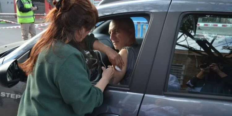Puesto fijo AutoVac y vacunatorio móvil en la DEM Centro, Córdoba
